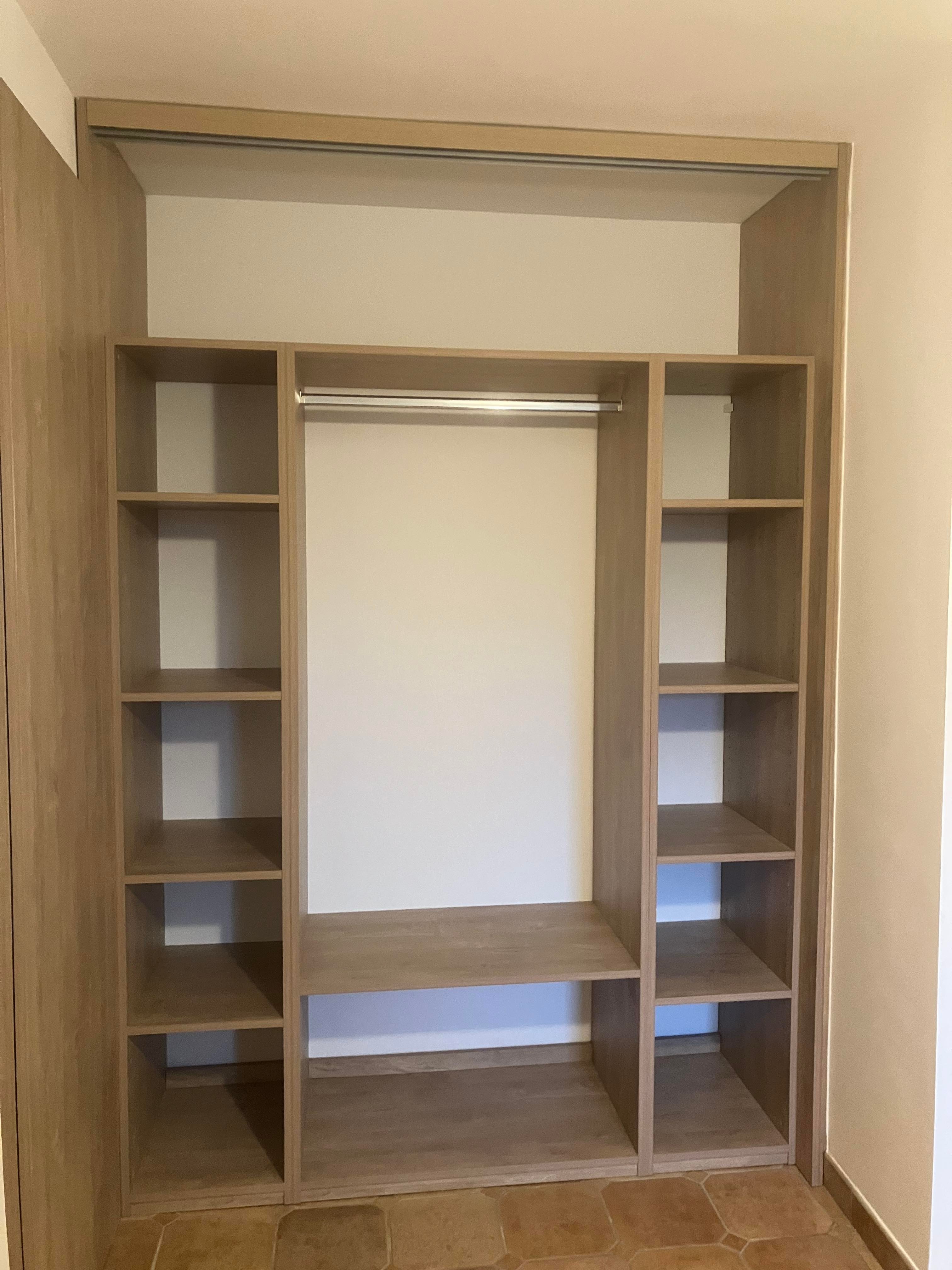 Grosbois Menuiserie ENTREPRISE DE MENUISERIE SEGRE 325340402 543340734521999 844108510837816427 N